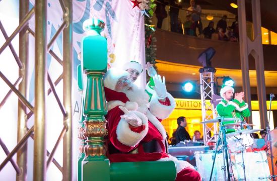 Santa kicked-off the season at Santa Monica Place’s Tree Lighting Ceremony held in Center Plaza on Thursday.