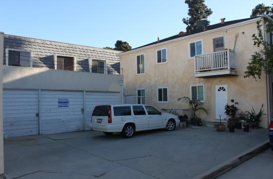 The apartment at 1031 16th Street in Santa Monica has allocated parking spaces that can only be accessed by the back alley
