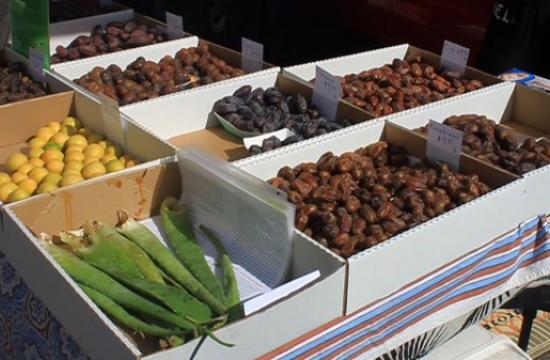 Gina of the Santa Monica Farmers Market chats about all things fruit and veg at weekly happening on Arizona Ave. in downtown Santa Monica.