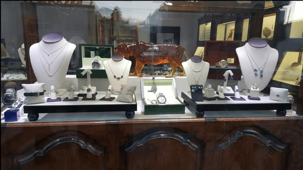 Three Minors Attempt to Rob Santa Monica Jewelry Store