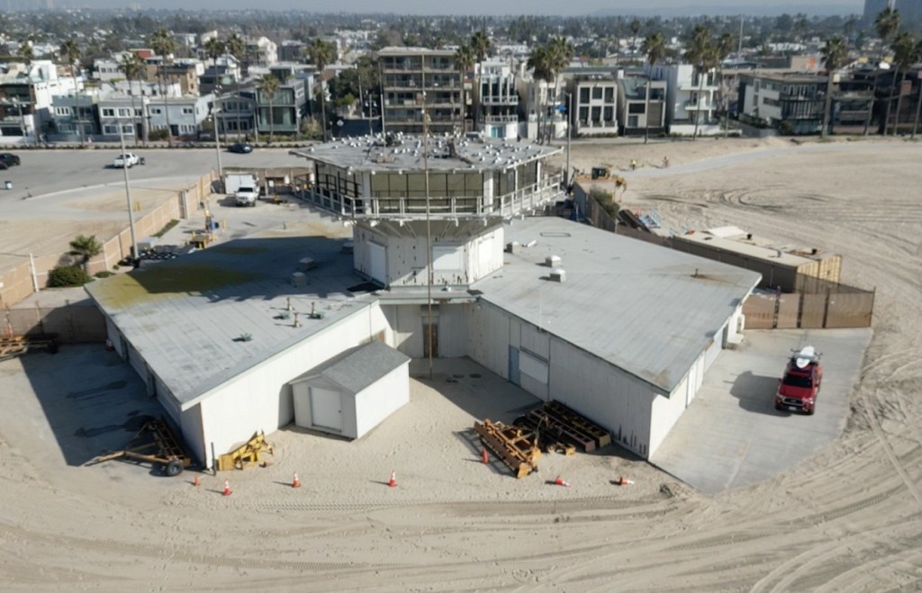 Venice Beach Lifeguard Tower Could Be Demolished, Locals Speak Out SM