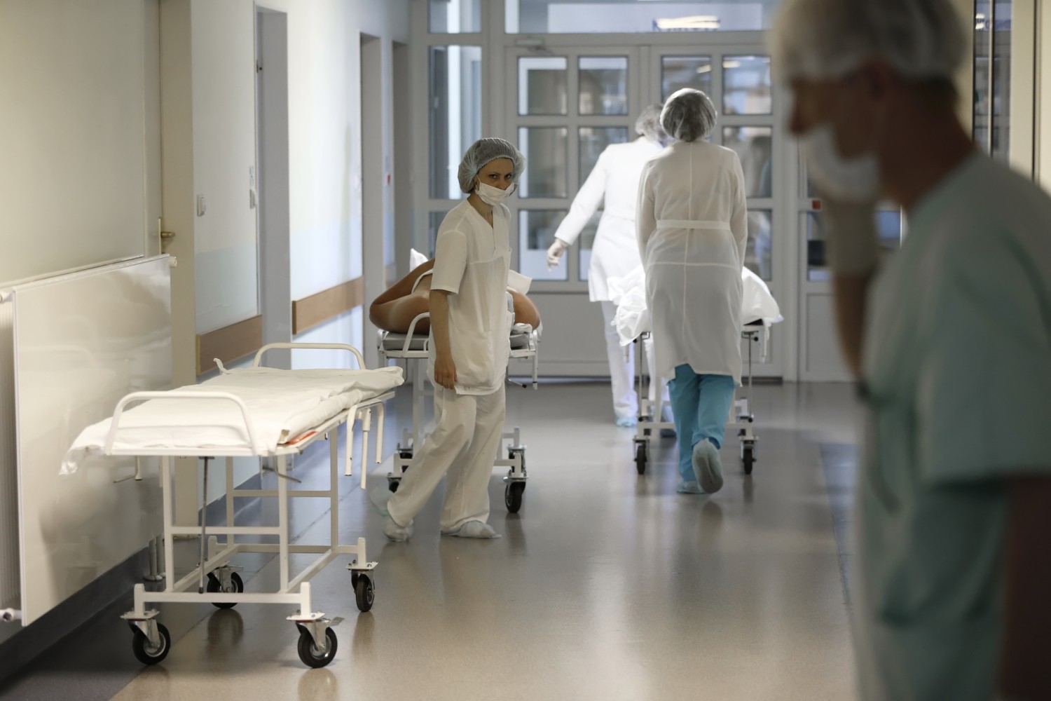 City Council to Draft Minimum Wage Ordinance for Health Care Workers in Santa Monica - Vimarsana News